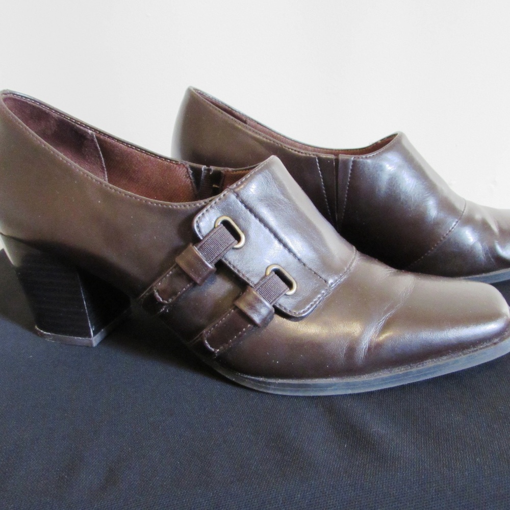 Life Stride Brown shoes size 9,  2 1/2" heel